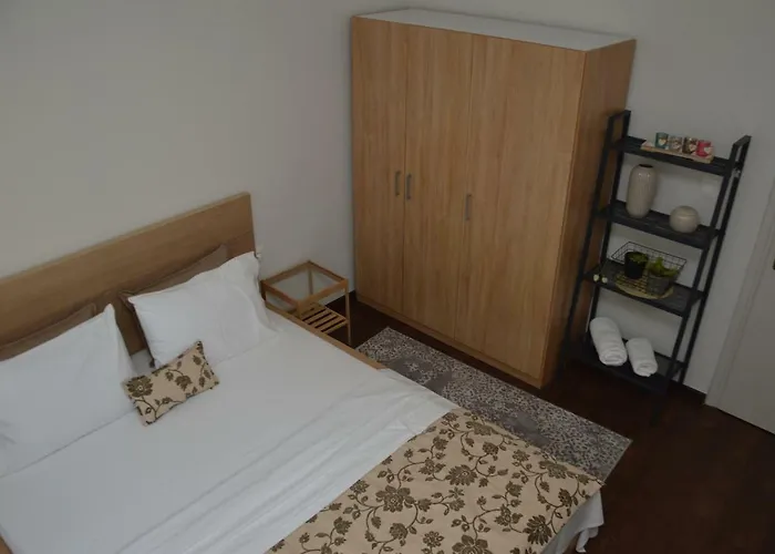 White Tower 公寓 *